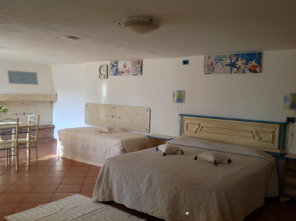 Addisora Appartamenti Cala Liberotto Habitación foto