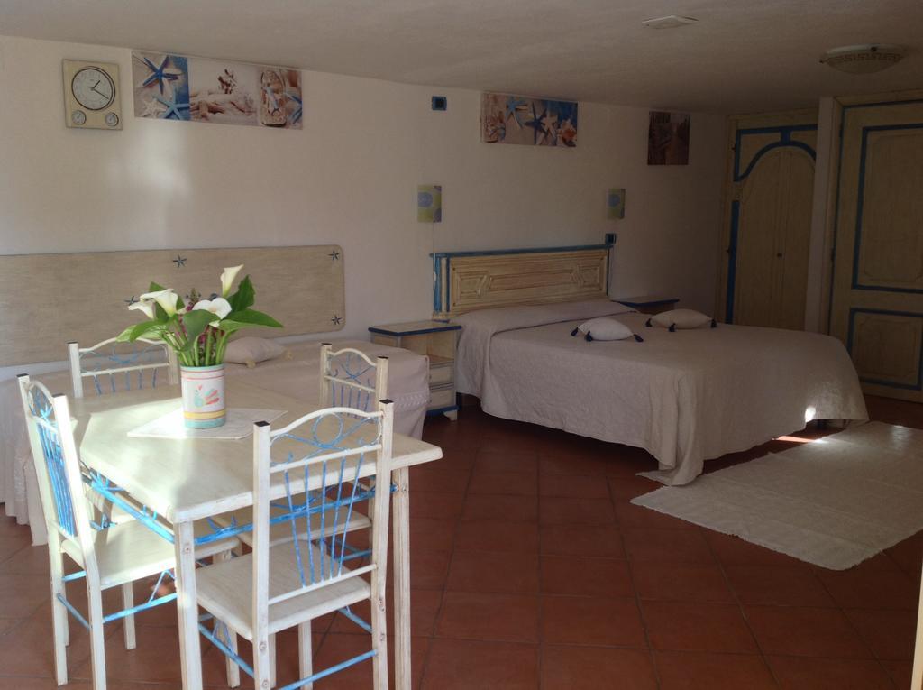 Addisora Appartamenti Cala Liberotto Habitación foto