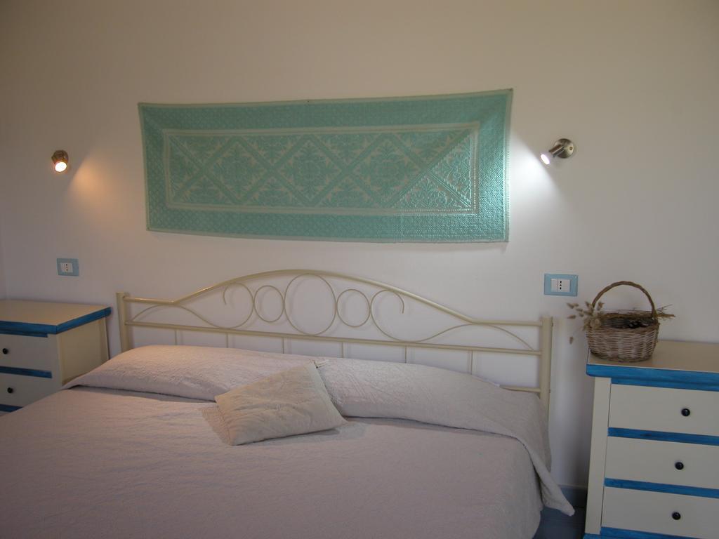 Addisora Appartamenti Cala Liberotto Habitación foto